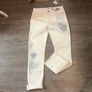 Black Daisy-White Straight Leg Jeans w/ Floral Emb